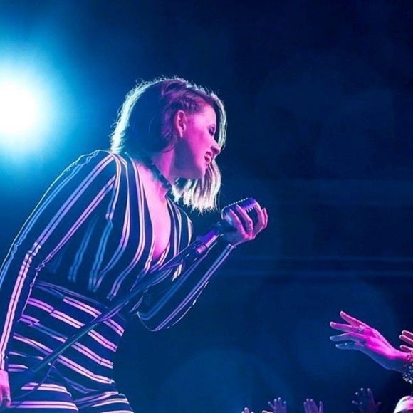 Meet your Posher, Kat - Picture 4 of 5